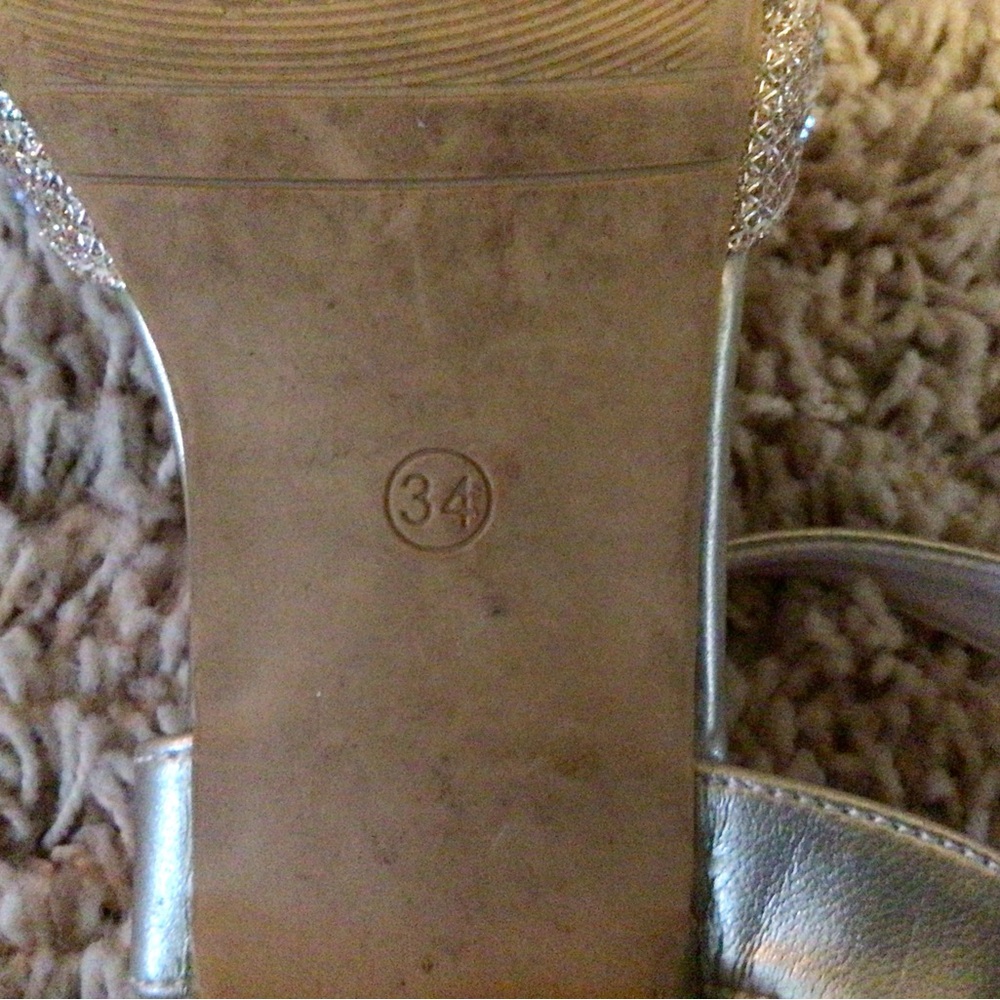 Elegant Champagne Strappy Big Girls Sandals Size 2.5 - Picture 5 of 8
